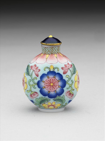 玻璃胎畫琺瑯天藍地花卉紋鼻煙壺