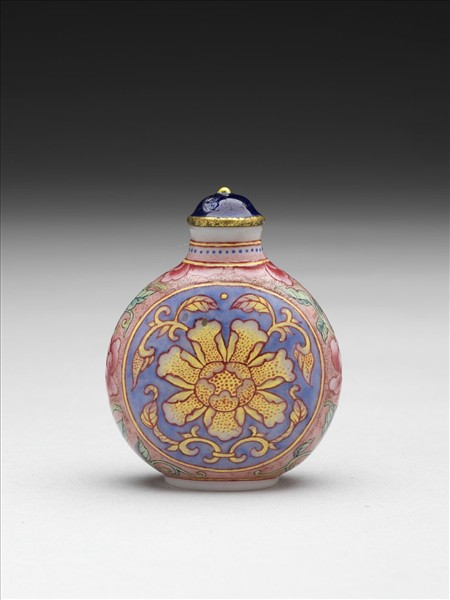 玻璃胎畫琺瑯西番蓮紋鼻煙壺