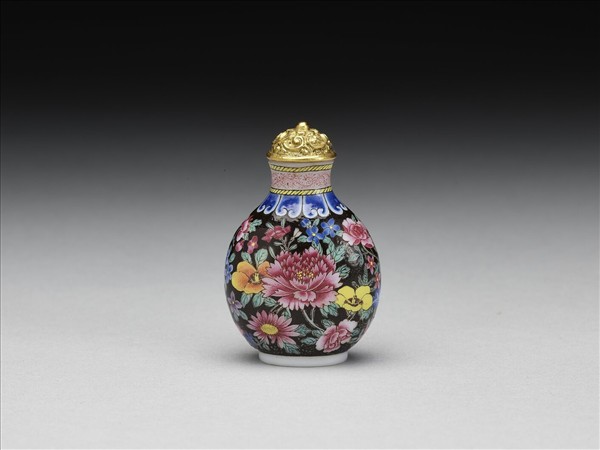 玻璃胎畫琺瑯黑地百花錦紋鼻煙壺