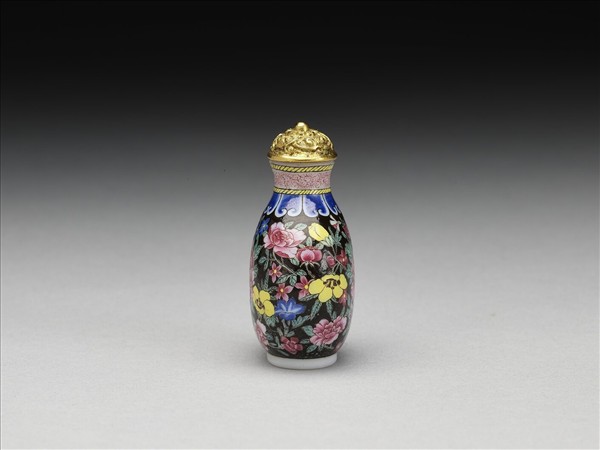 玻璃胎畫琺瑯黑地百花錦紋鼻煙壺