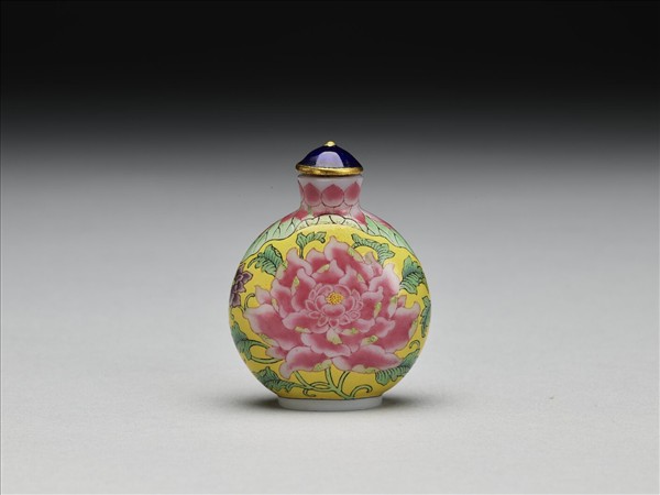 玻璃胎畫琺瑯牡丹紋鼻煙壺