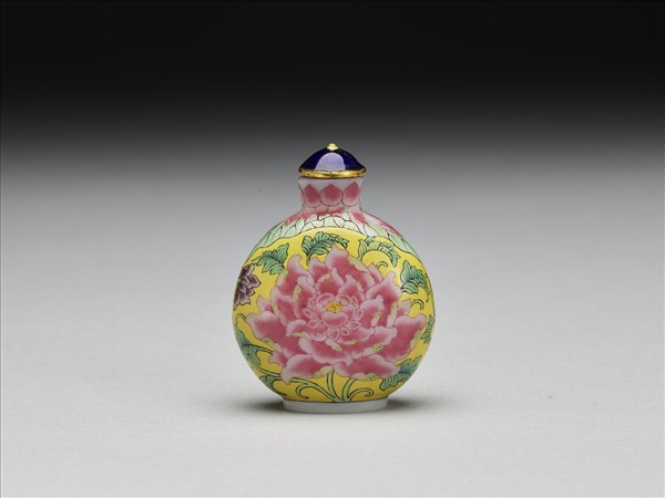 玻璃胎畫琺瑯牡丹紋鼻煙壺