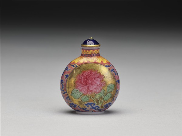 玻璃胎畫琺瑯月季流雲紋鼻煙壺