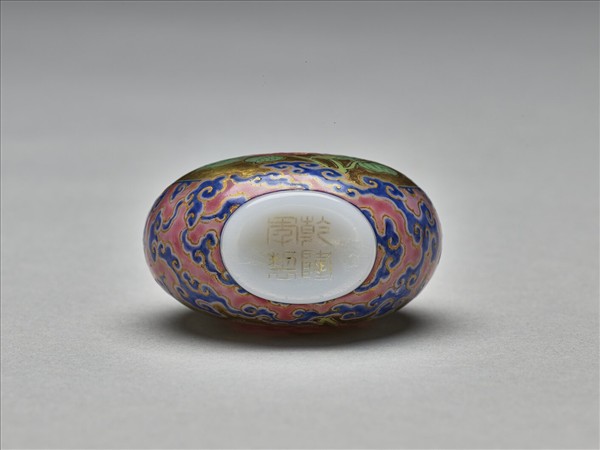 玻璃胎畫琺瑯月季流雲紋鼻煙壺