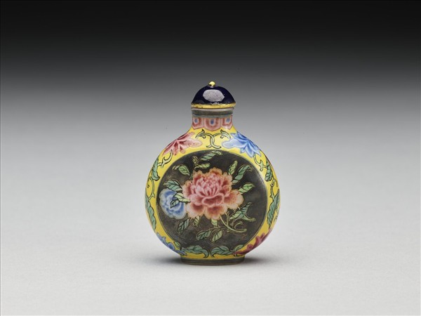 玻璃胎畫琺瑯月季牡丹紋鼻煙壺