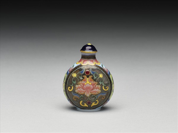 玻璃胎畫琺瑯銀黑地西番蓮鼻煙壺