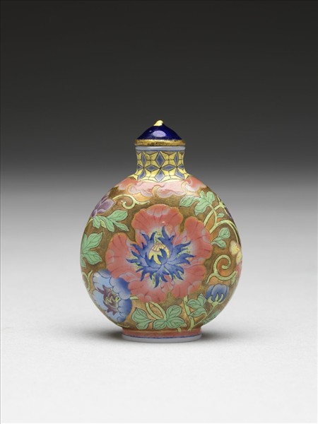 玻璃胎畫琺瑯金地西番蓮紋鼻煙壺