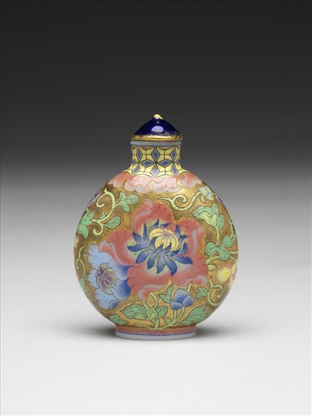 玻璃胎畫琺瑯金地西番蓮紋鼻煙壺