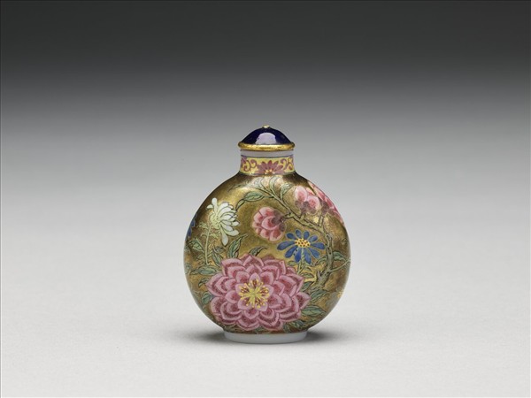 玻璃胎畫琺瑯金地花卉紋鼻煙壺