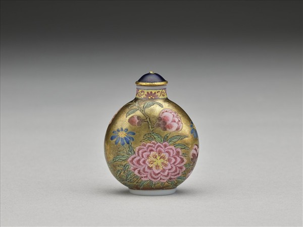 玻璃胎畫琺瑯金地花卉紋鼻煙壺