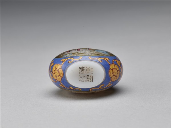 玻璃胎畫琺瑯瓊樓仙閣圖鼻煙壺