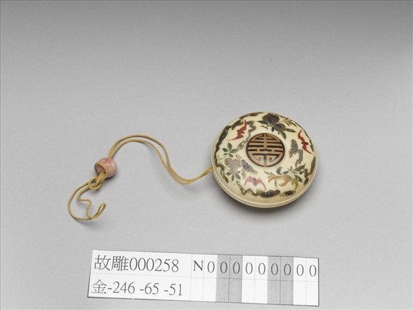 象牙雕彩繪福壽圓珮