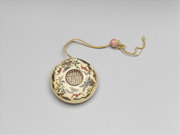 象牙雕彩繪福壽圓珮