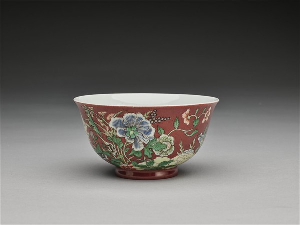 洋彩紅地四季花卉碗