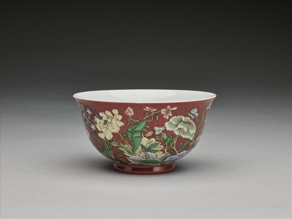 洋彩紅地四季花卉碗