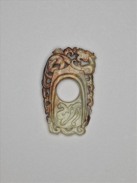 玉龍鳳紋韘形佩