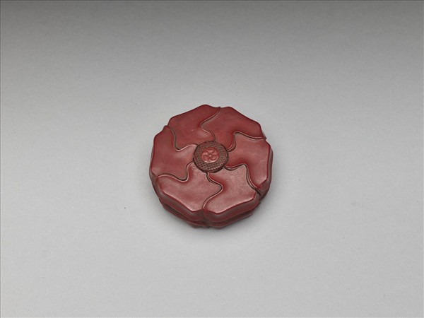 剔紅六瓣花式盒