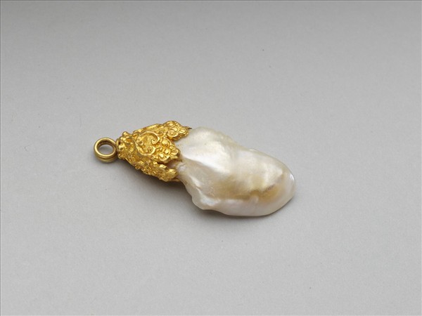 鍍金鑲蚌珠墜子