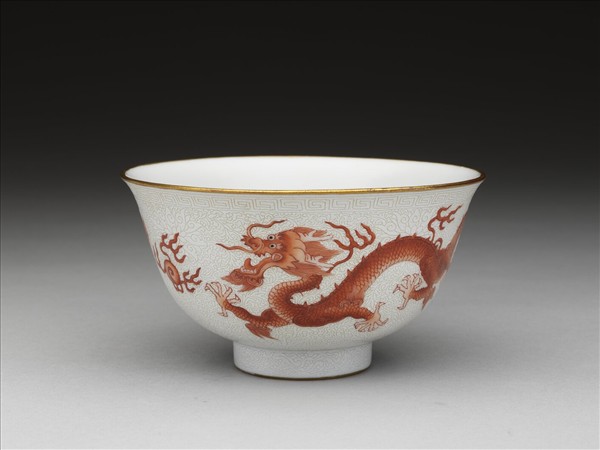 白地紅龍紋碗