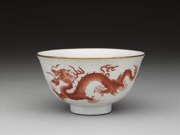 白地紅龍紋碗