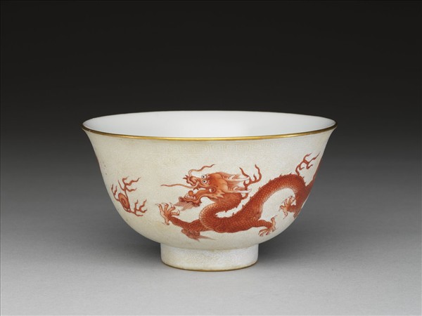 白地紅龍紋碗