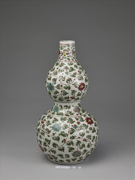 五彩番蓮紋葫蘆瓶