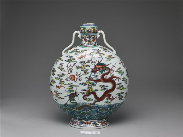 鬥彩龍紋雙耳扁瓶