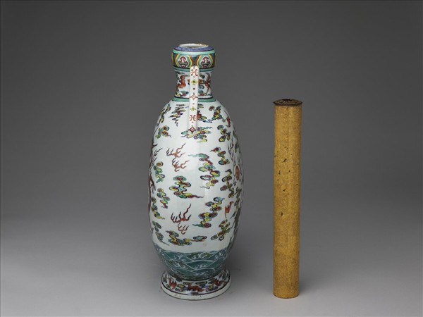 鬥彩龍紋雙耳扁瓶