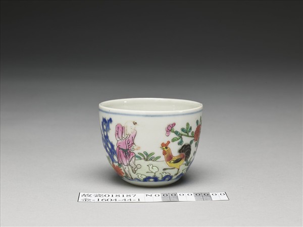 粉彩雞缸杯