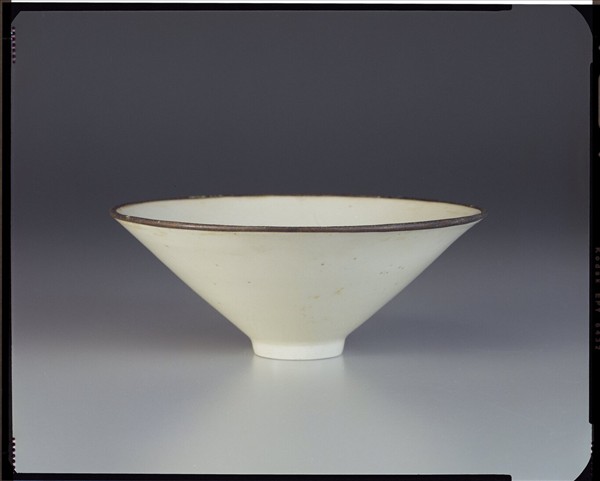 定窯 白瓷劃花蓮紋茶盞