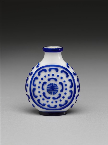 白套藍玻璃壽字鼻煙壺