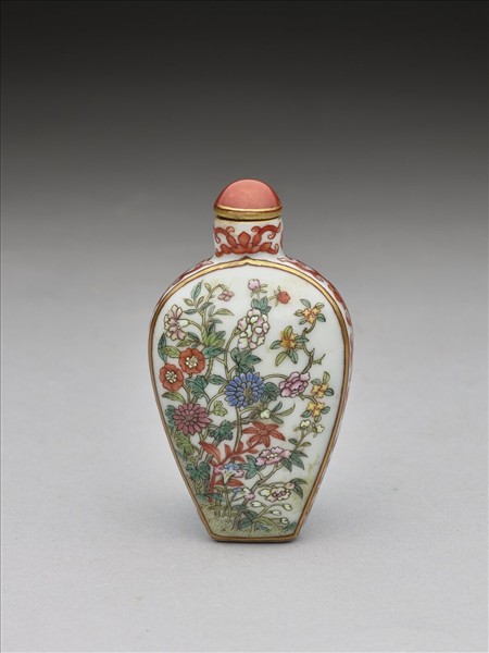 粉彩花卉紋鼻煙壺