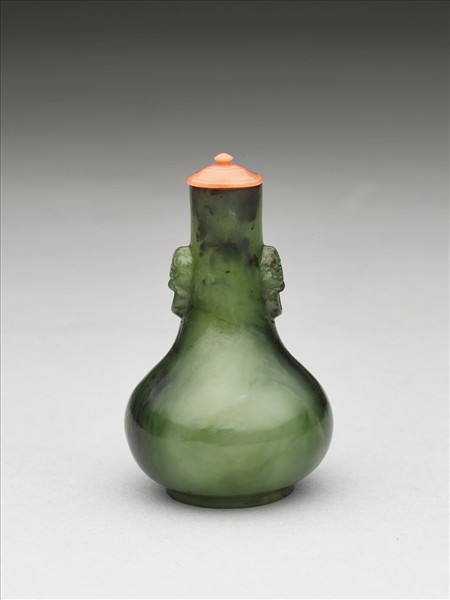 玉獸首銜環鼻煙壺