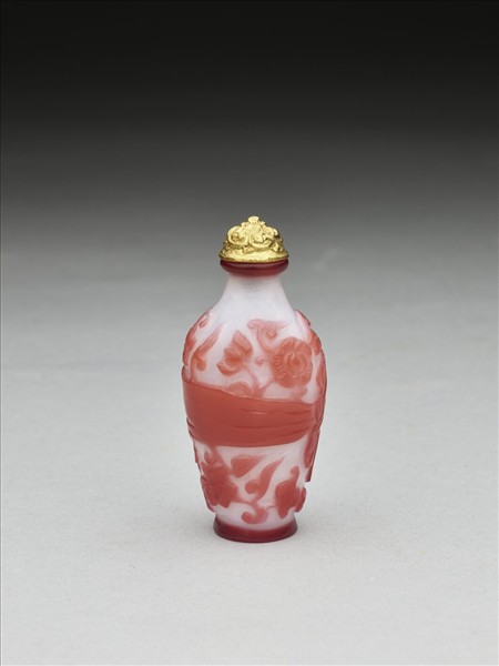 白套紅玻璃包袱紋鼻煙壺