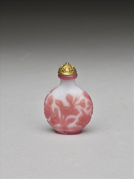 白套紅玻璃花卉鼻煙壺