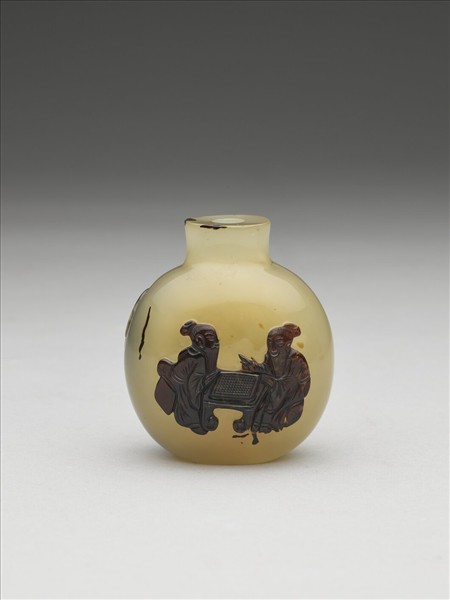 瑪瑙巧雕人物鼻煙壺