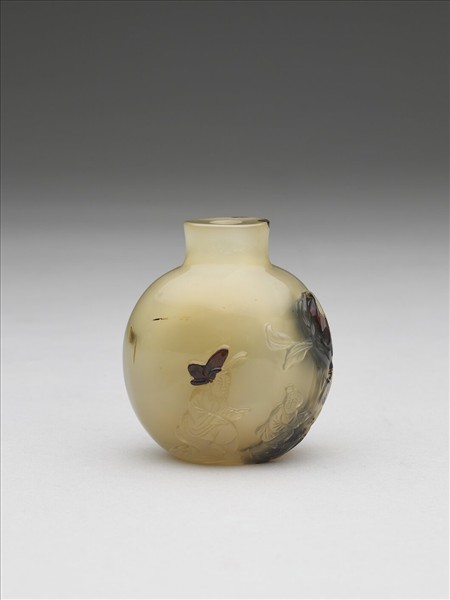 瑪瑙巧雕人物鼻煙壺