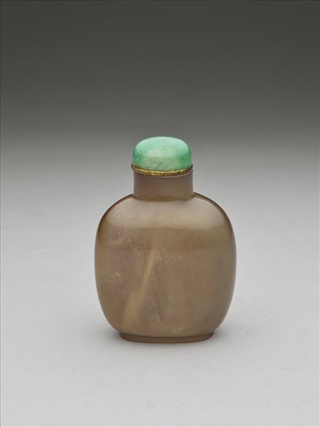 玉髓巧雕雙獅戲球鼻煙壺