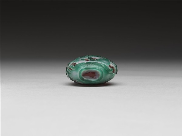 紅套雙色玻璃祥瑞圖鼻煙壺