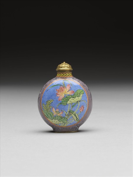 銅胎畫琺瑯紫地開光牡丹荷蓮鼻煙壺