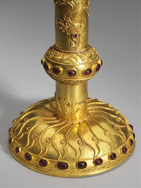 金嵌寶石燈盞