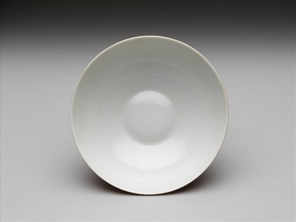 胭脂紅彩暗八寶淺碗