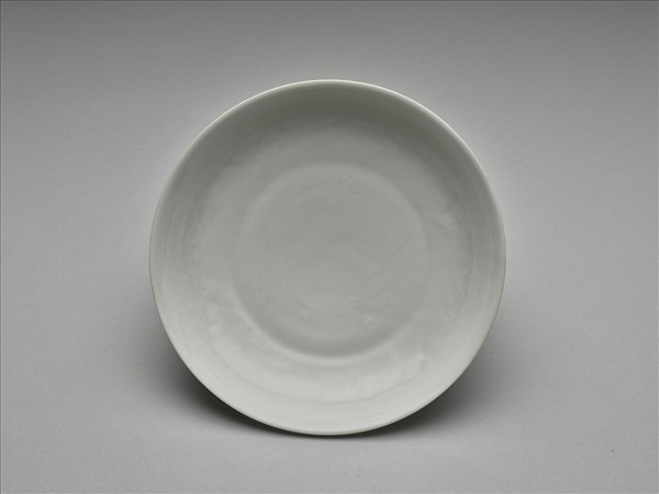 甜白釉雲龍紋盤