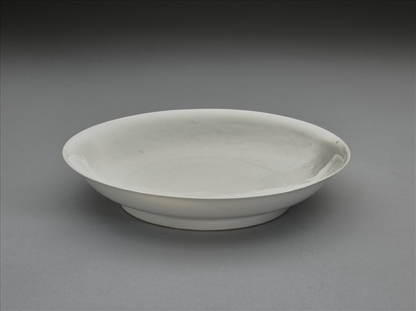 甜白釉雲龍紋盤