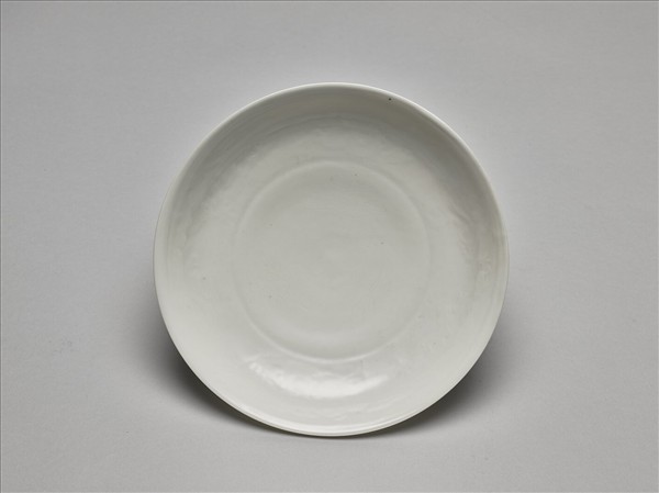 甜白釉雲龍紋盤