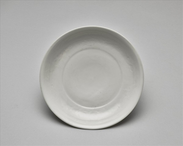 甜白釉雲龍紋盤