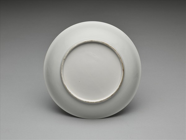 甜白釉雲龍紋盤