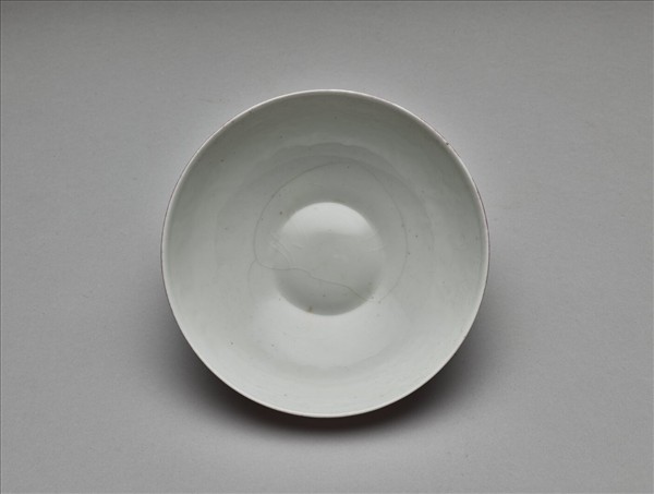 胭脂紅彩暗八寶淺碗