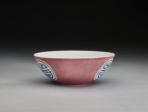 胭脂紅釉八寶壽字紋碗