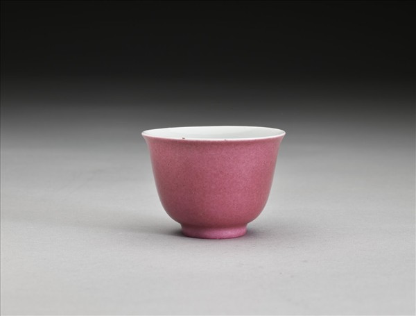 胭脂紅釉白裡杯